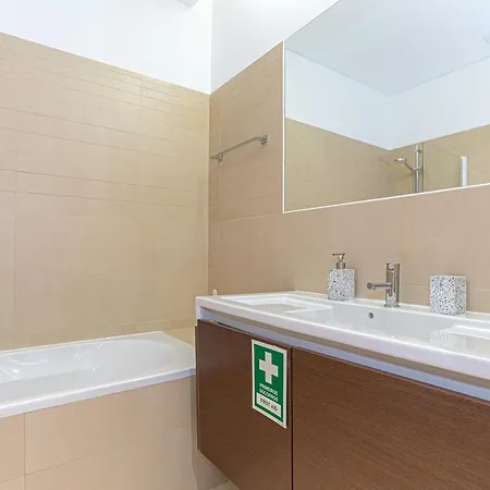 Golden Views Penthouse 3br In Newtown Apartmán