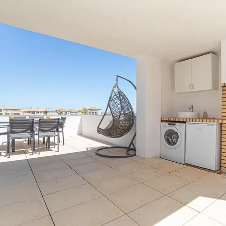 Golden Views Penthouse 3br In Newtown Apartamento